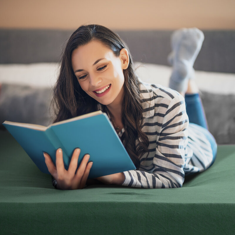 Mako satino paklodė su guma 140x200x40 (sidabrinė)